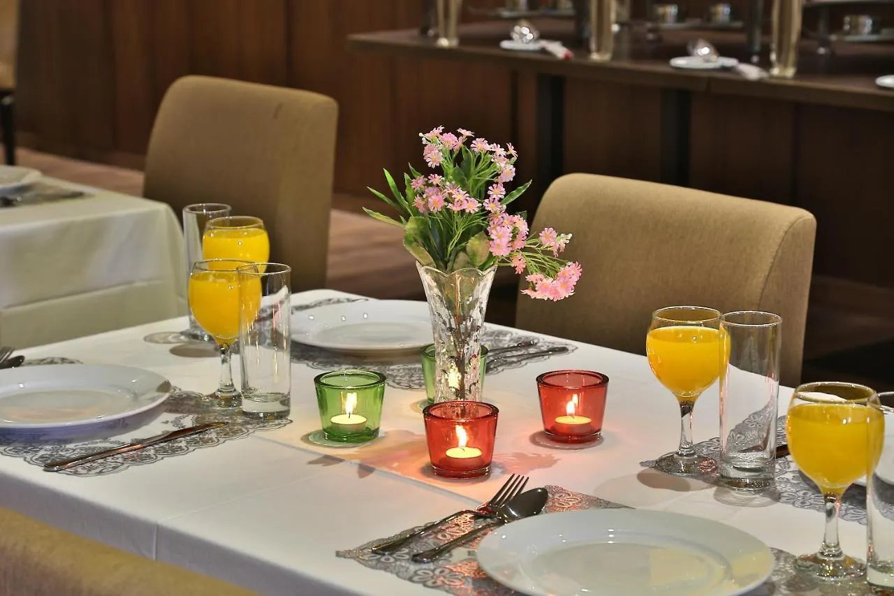 Roof Hotel Apartments Ar Riyad 3*,